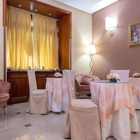 Hotel Suite Ares Napels Buitenkant foto