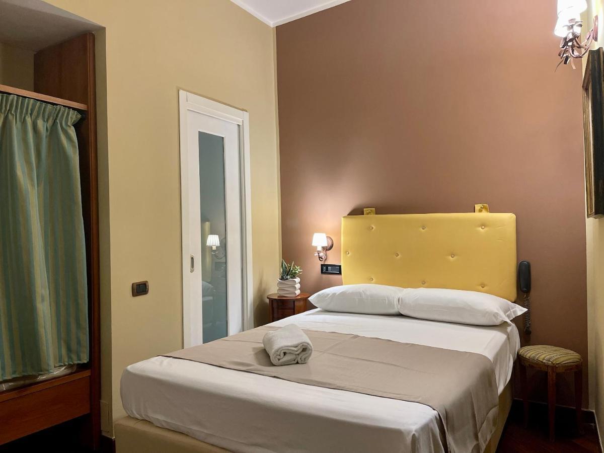 Hotel Suite Ares Napels Buitenkant foto