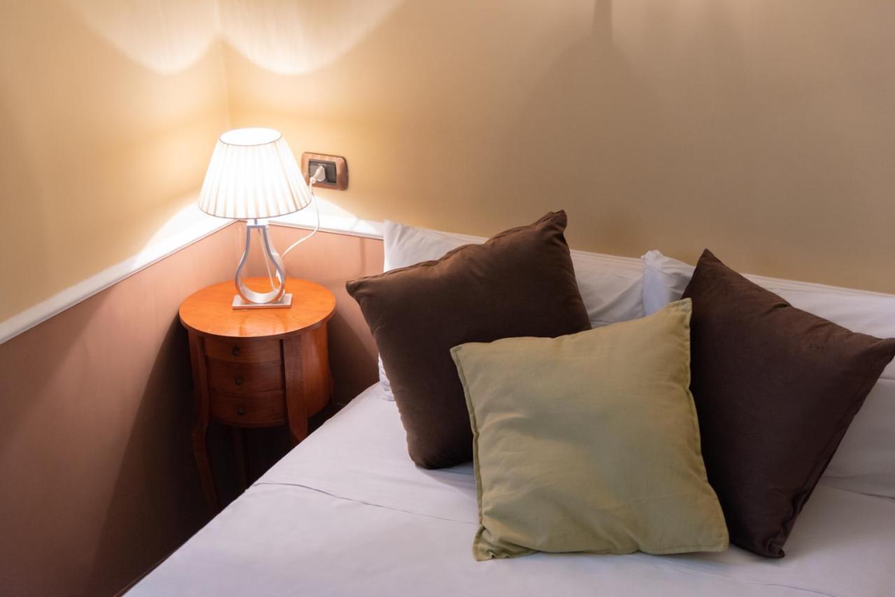 Hotel Suite Ares Napels Buitenkant foto