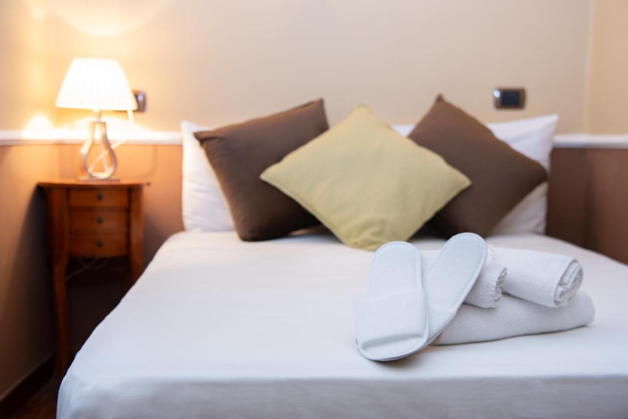 Hotel Suite Ares Napels Buitenkant foto