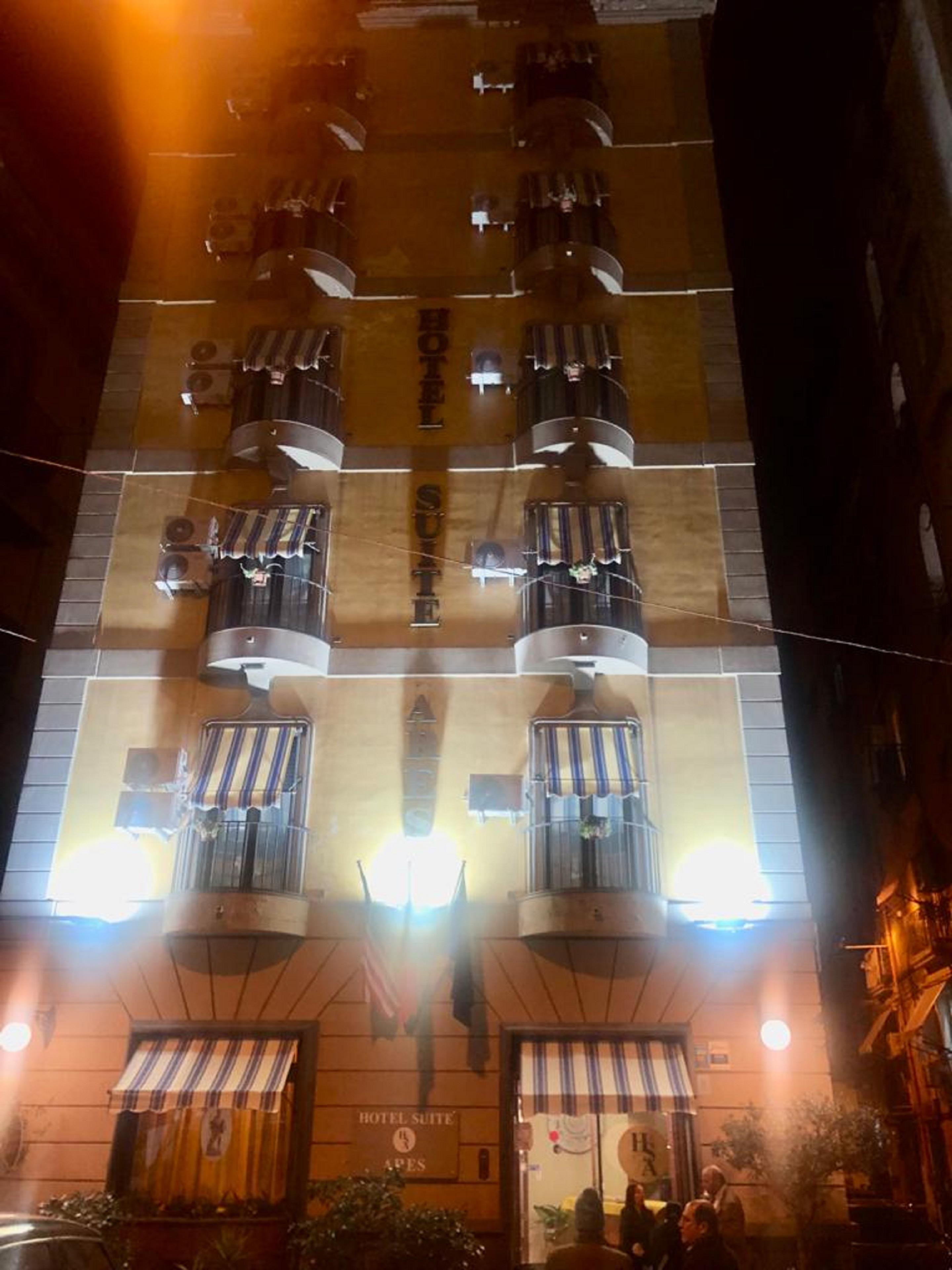 Hotel Suite Ares Napels Buitenkant foto