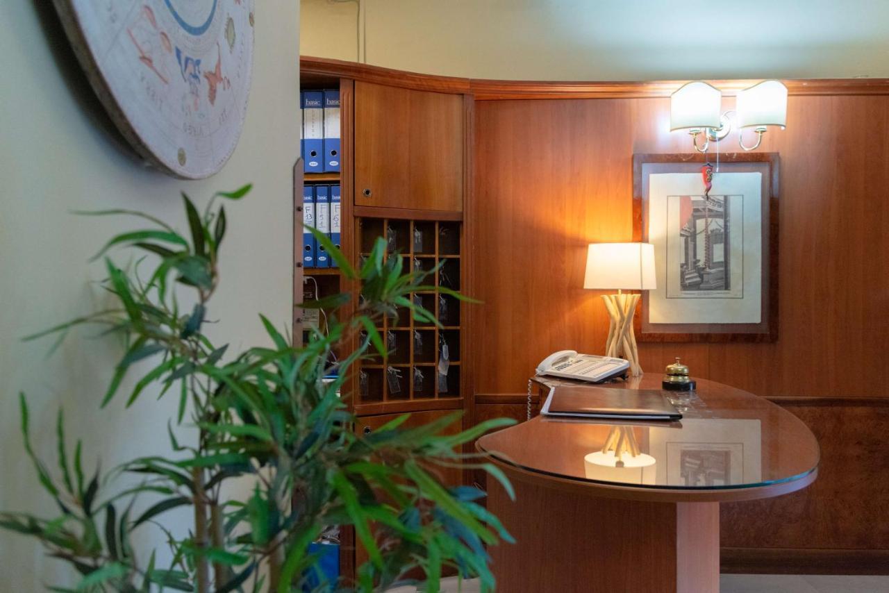 Hotel Suite Ares Napels Buitenkant foto