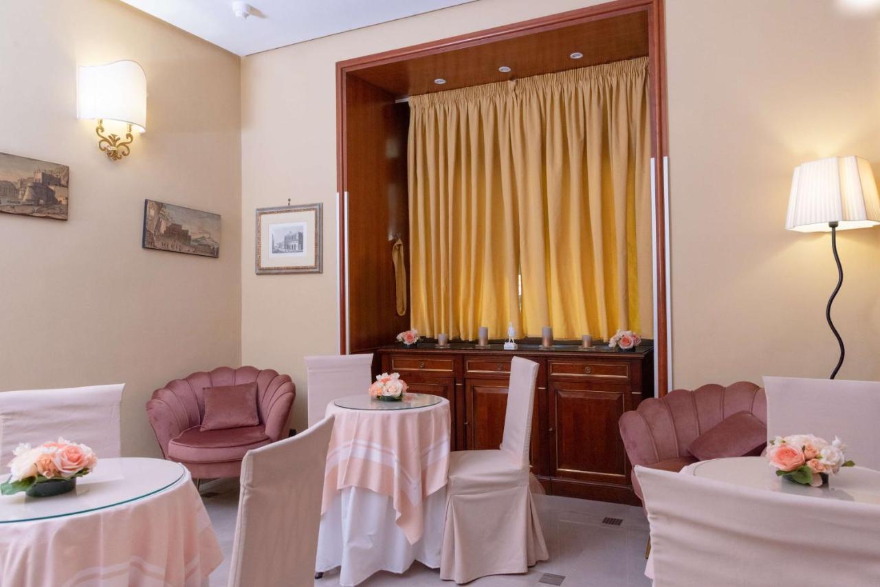 Hotel Suite Ares Napels Buitenkant foto