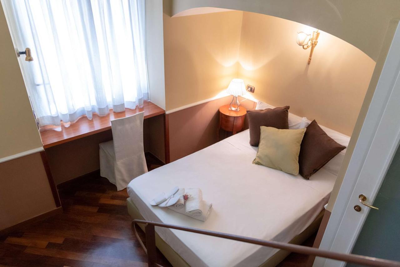 Hotel Suite Ares Napels Buitenkant foto
