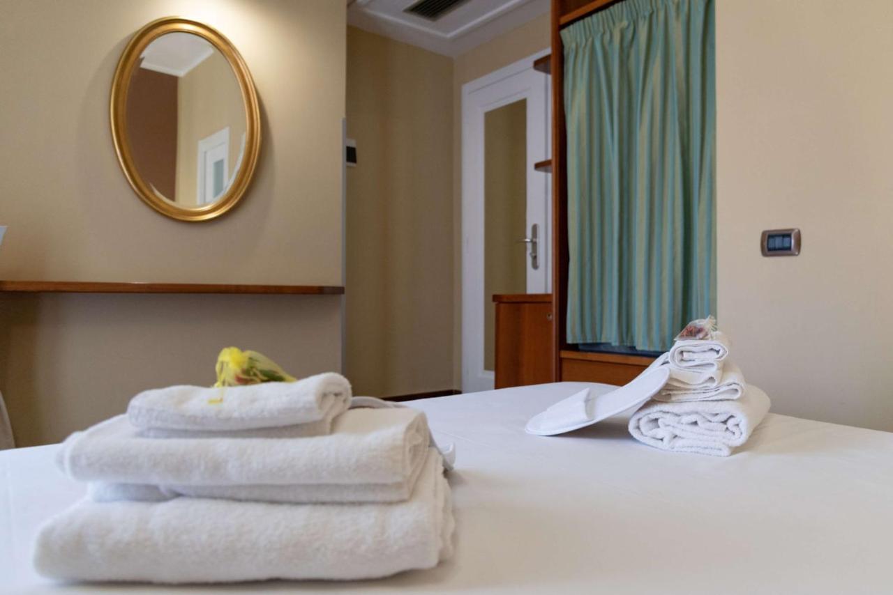 Hotel Suite Ares Napels Buitenkant foto
