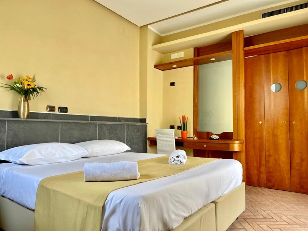 Hotel Suite Ares Napels Buitenkant foto